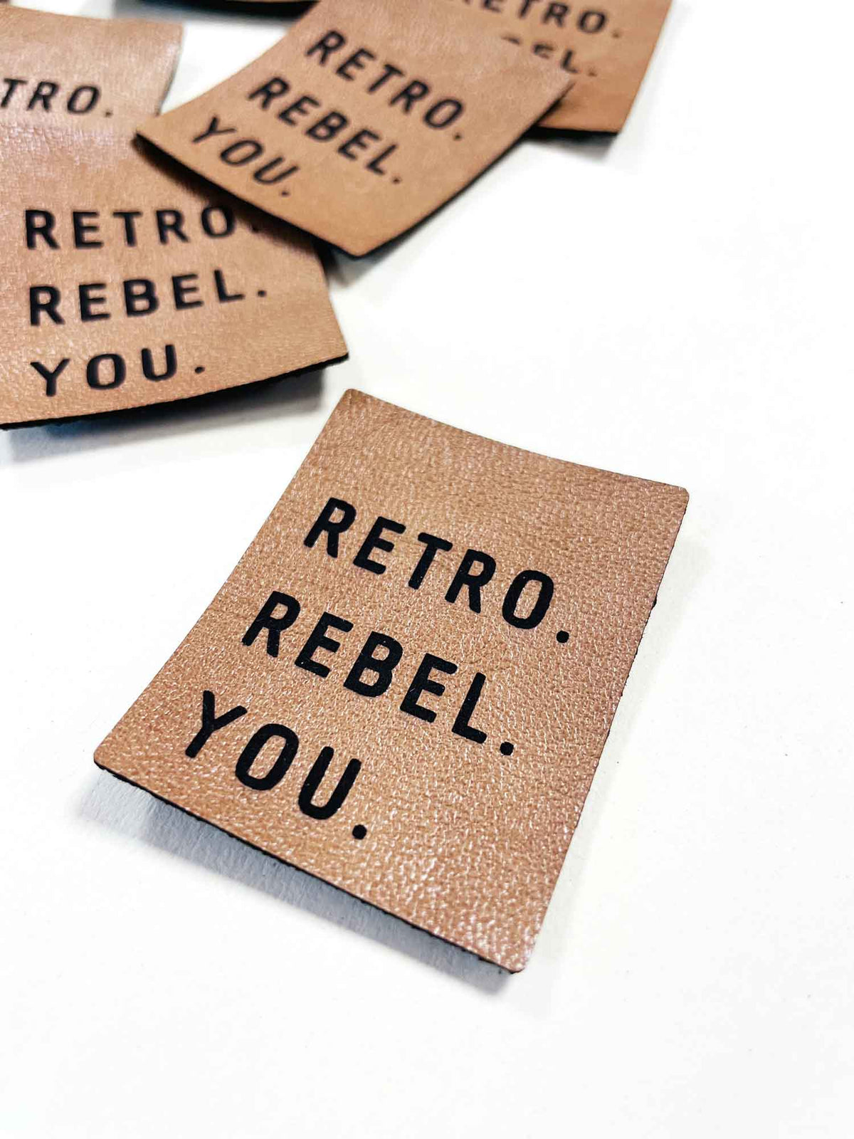 Retro. Rebel. You. – Kunstleren Label