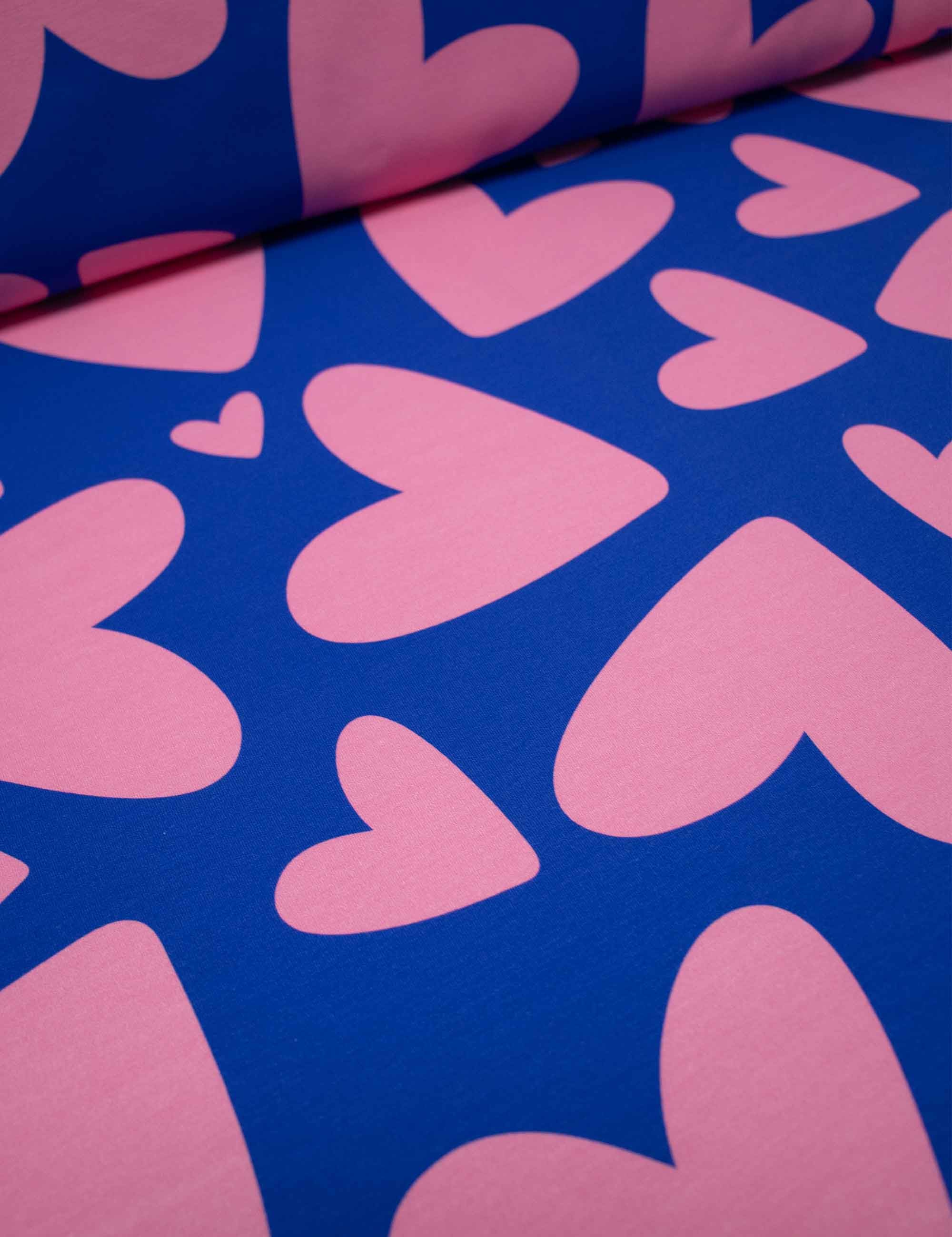 Bold Hearts Blue – French Terry stof – 170 cm breed