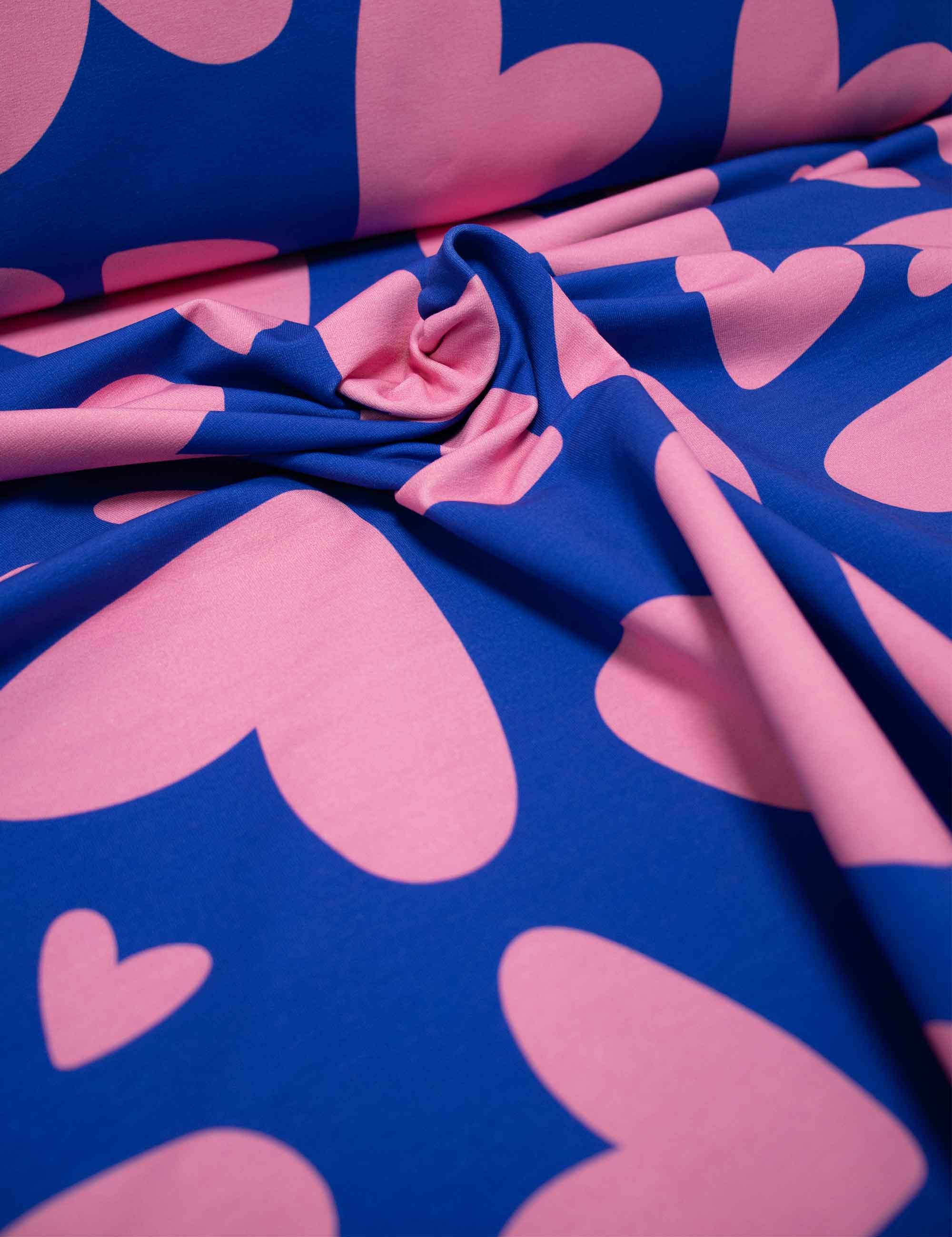 Bold Hearts Blue – French Terry stof – 170 cm breed