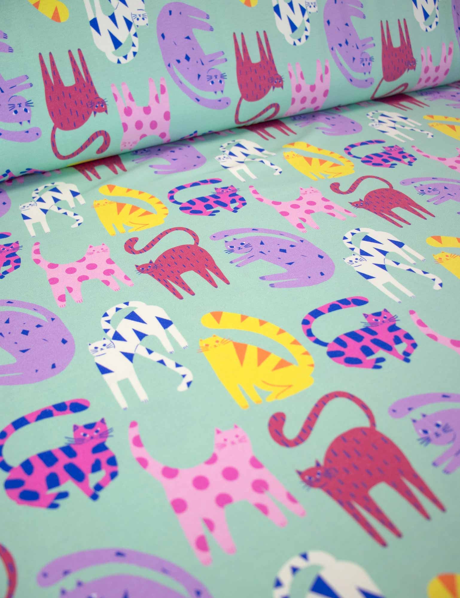 Stofcoupon 60 cm mint cats tricot