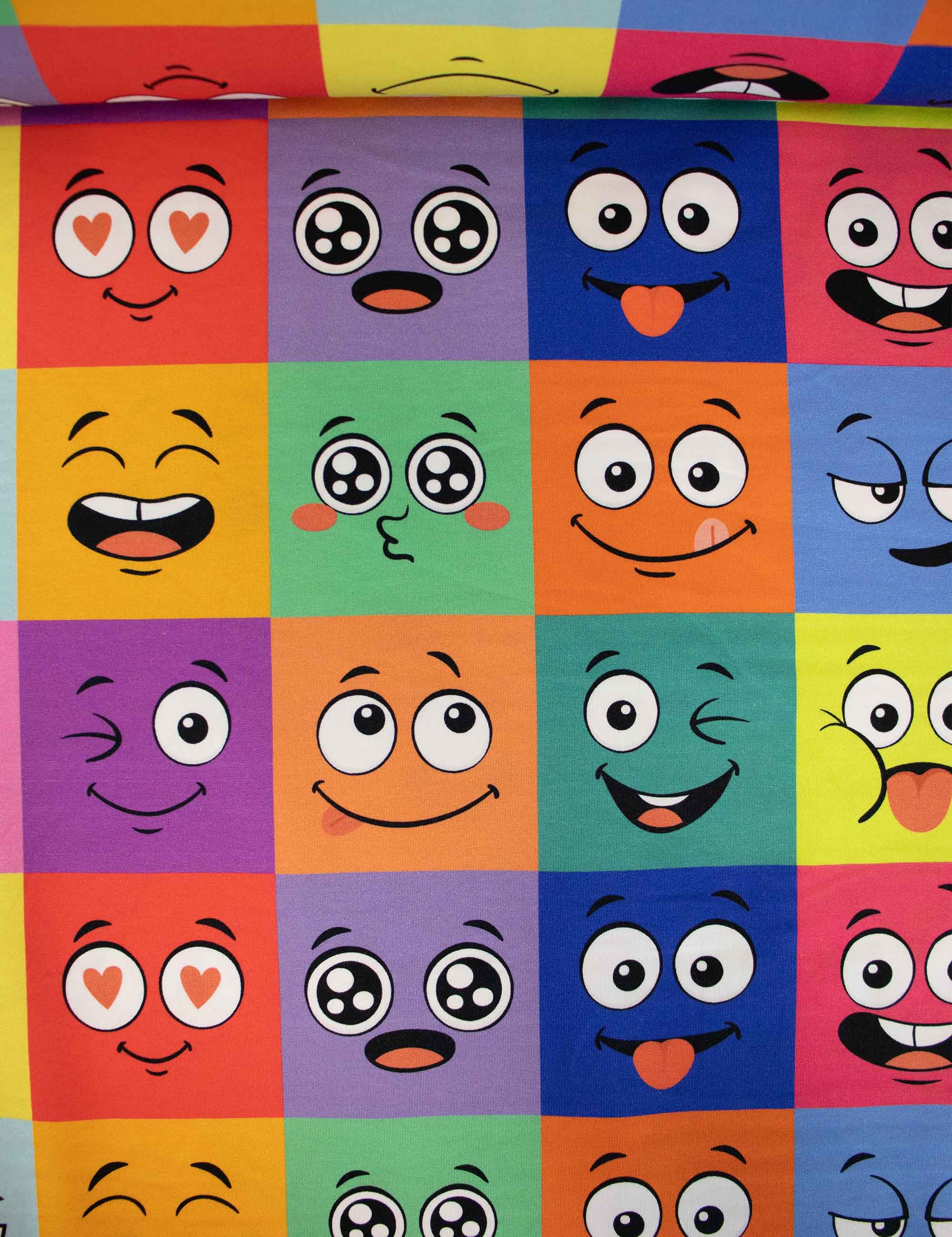 Pixel-Emotions-1-tricot-rebel-studio-stoffen.jpg