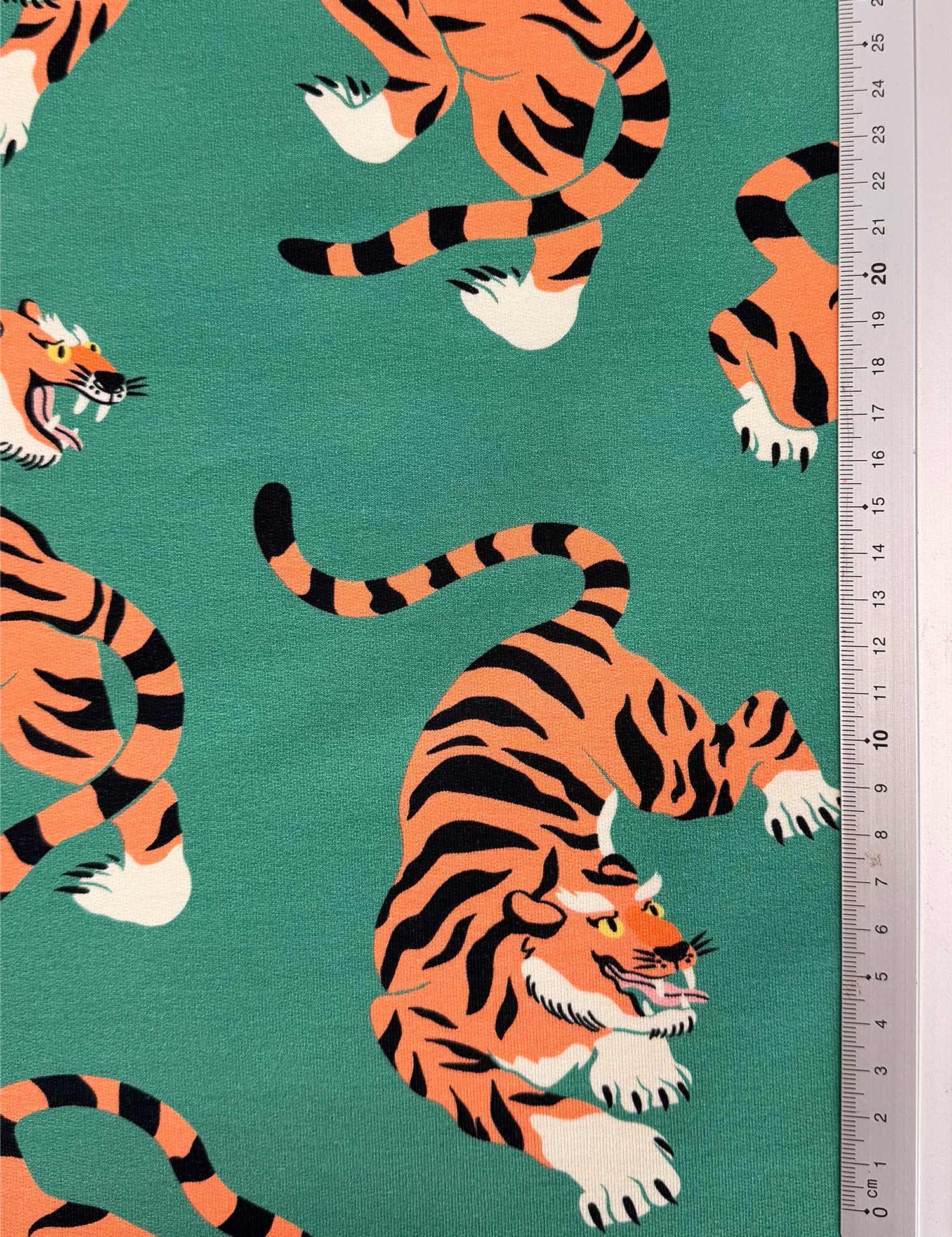 Tiger Power Green – French Terry stof – 170 cm breed