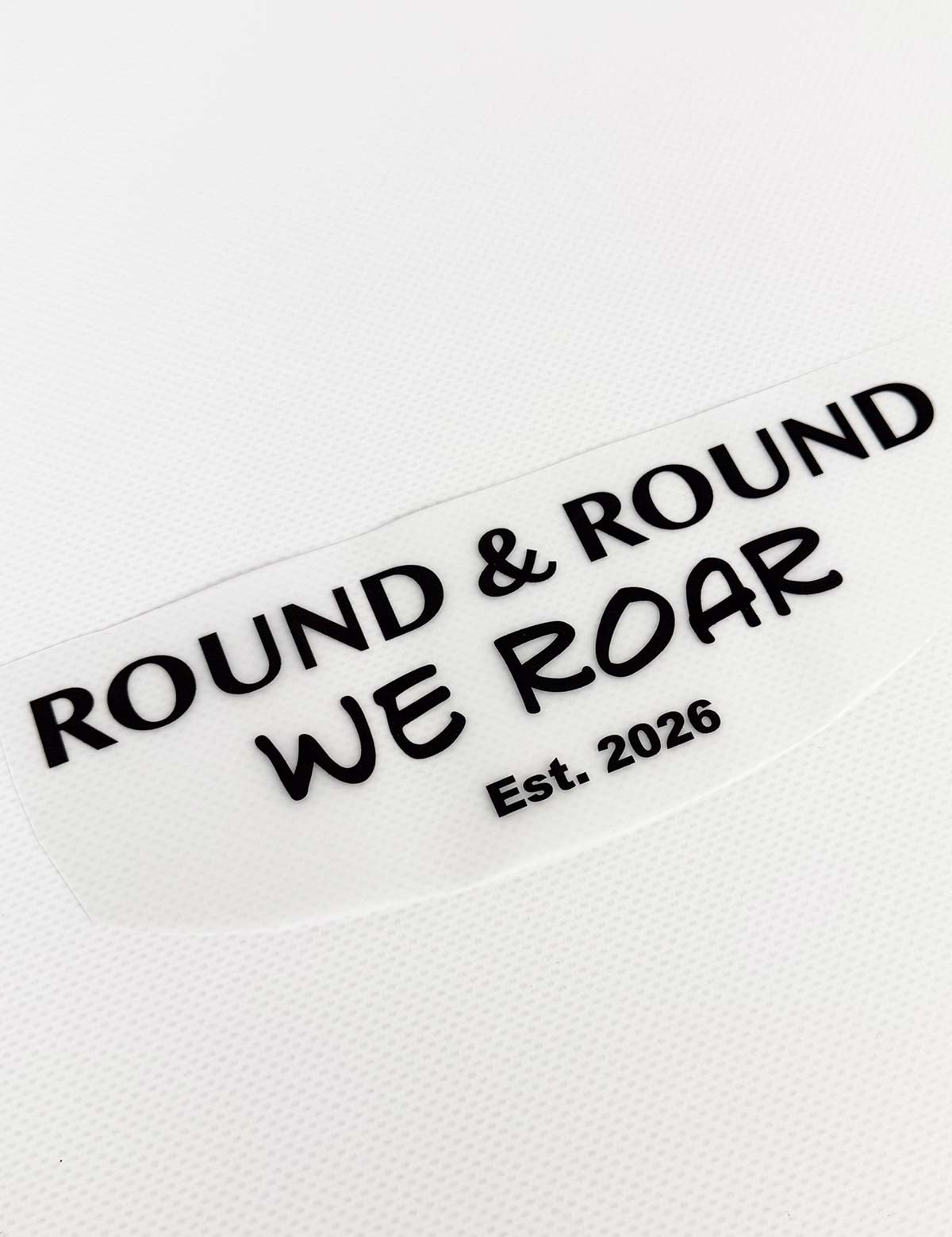 Round & Round We Roar – Strijktransfer