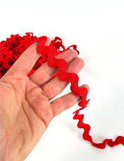 Red zigzag trim 13 mm