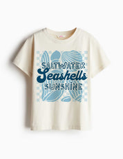 Saltwater Seashells Sunshine - Saltwater Stories – Strijktransfer – op een T-shirt
